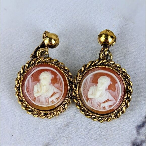 Vintage Cameo Earrings Clip On Resin Pink Gold Victorian Revival - Picture 1 of 3